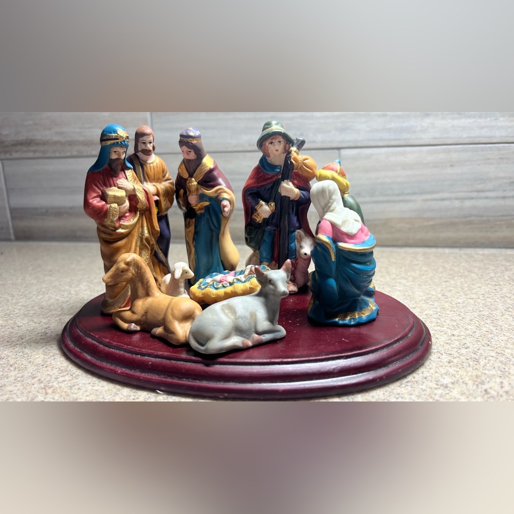 Vintage Manger Set